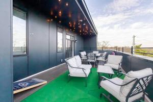 Private Rooftop, Karaoke FUN & More | Sleeps 10+