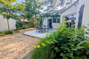 Nice 90m near the surf beach of Bud