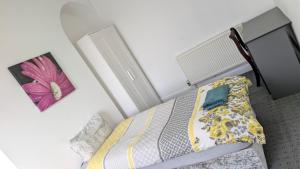 Cosy Double Room Near Train Station & Stadiums with Free Parking & WiFi