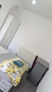 Cosy Double Room Near Train Station & Stadiums with Free Parking & WiFi