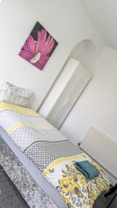 Cosy Double Room Near Train Station & Stadiums with Free Parking & WiFi
