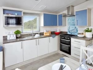 2 Bedroom Seaside 2 Caravan