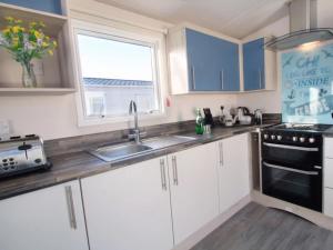 2 Bedroom Seaside 2 Caravan