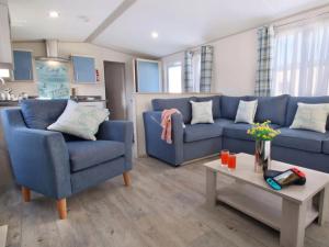 2 Bedroom Seaside 2 Caravan