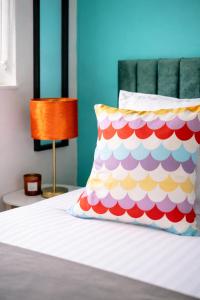 Brighton Colour Pop House- Sleeps up to 12