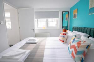Brighton Colour Pop House- Sleeps up to 12
