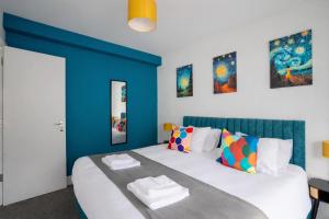 Brighton Colour Pop House- Sleeps up to 12