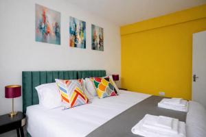 Brighton Colour Pop House- Sleeps up to 12