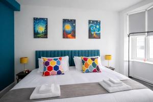 Brighton Colour Pop House- Sleeps up to 12