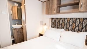 1. Supreme OD 2 Caravan with Decking