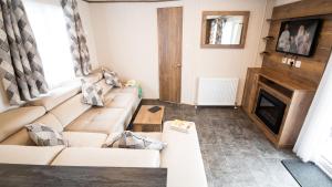 Supreme OD 3 Caravan with Decking