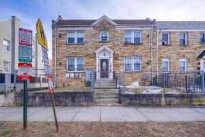 Fire Pit and Yard! Modern DC Unit Near H Street
