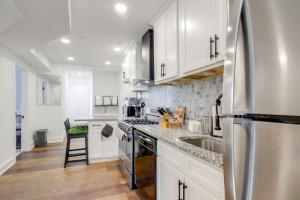 Fire Pit and Yard! Modern DC Unit Near H Street