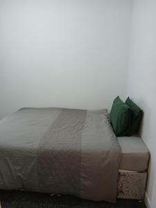 Group Friendly 5 Bedroom House in NG7 with Self Check In & Excellent Tram Connections