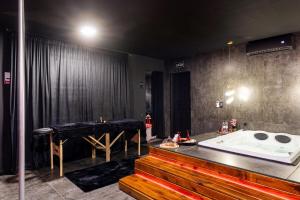 Suíte Romântica com Jacuzzi Privativa Aquecida 8 min Praia - Balneário Camboriú