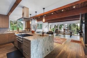 Bayview Modern Luxury by the Lake