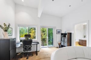 Bayview Modern Luxury by the Lake