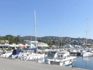 Appartement Cozy près de Roquebrune-sur-Argens avec Piscine