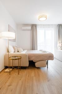 New Bright & Quiet Central Studio Top Floor