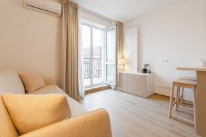 New Bright & Quiet Central Studio Top Floor