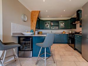 5 Bed in Swanage oc-dc142