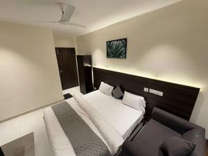 The Classic 12 Hotel