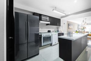 2BR Luxury Stay Mundial 2026 Skyline Views