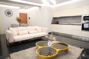 Home Select Tirana 8