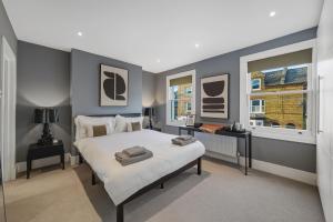 Central 4 Bedroom House with Garden in Battersea close to Chelsea