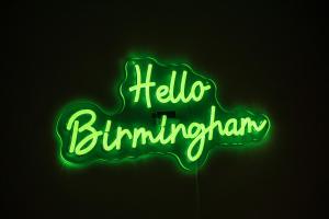 Spacious 5-Bed Apartment for Groups · Free Parking