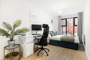 Spacious 5-Bed Apartment for Groups · Free Parking