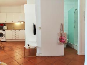 Cute 1 bedroom apt. Super central location. R.K