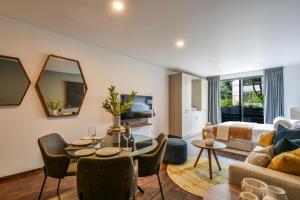 The Sterling Condesa