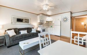 Ground Floor Riverside Cottage with Patio