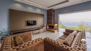 Casa com piscina 3 suítes a 15 min Centro Gramado