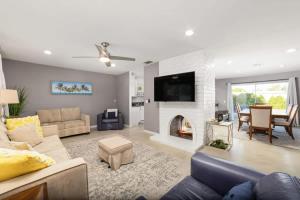 Cozy Retreat with Pool, BBQ and Fire Pit