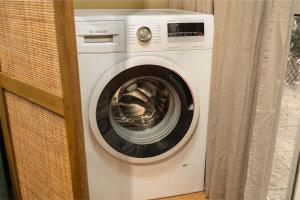 Cozy 3BR Near Av Liberdade Sleeps 8 Patio