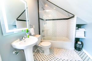 Ursulines Historic Creole Cottage- Steps to Qtr -E