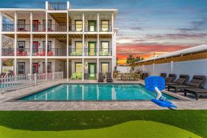 PCB Mini Golf House! Private Pool, Sleeps 11