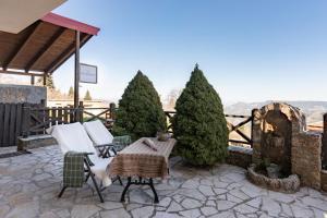 Petrino Lodge Stone Mountain Retreat