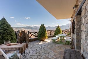 Petrino Lodge Stone Mountain Retreat
