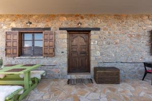 Petrino Lodge Stone Mountain Retreat