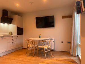The Olive Tree - Peaceful and tranquil gem in Box