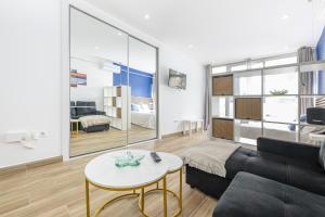 Central studio with balcony, close to the sea