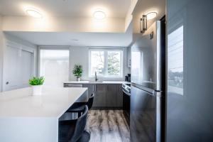 Luxe 2-storey town, rooftop terrace, parking