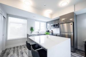 Luxe 2-storey town, rooftop terrace, parking