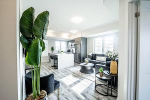 Luxe 2-storey town, rooftop terrace, parking