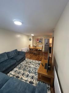 New prime 2 bed 2 bathroom spacious city center apartment with free secure parking