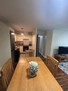 New prime 2 bed 2 bathroom spacious city center apartment with free secure parking