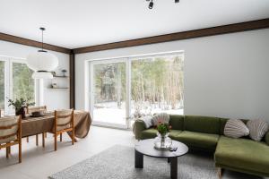 Charming Seaside Country Cottage